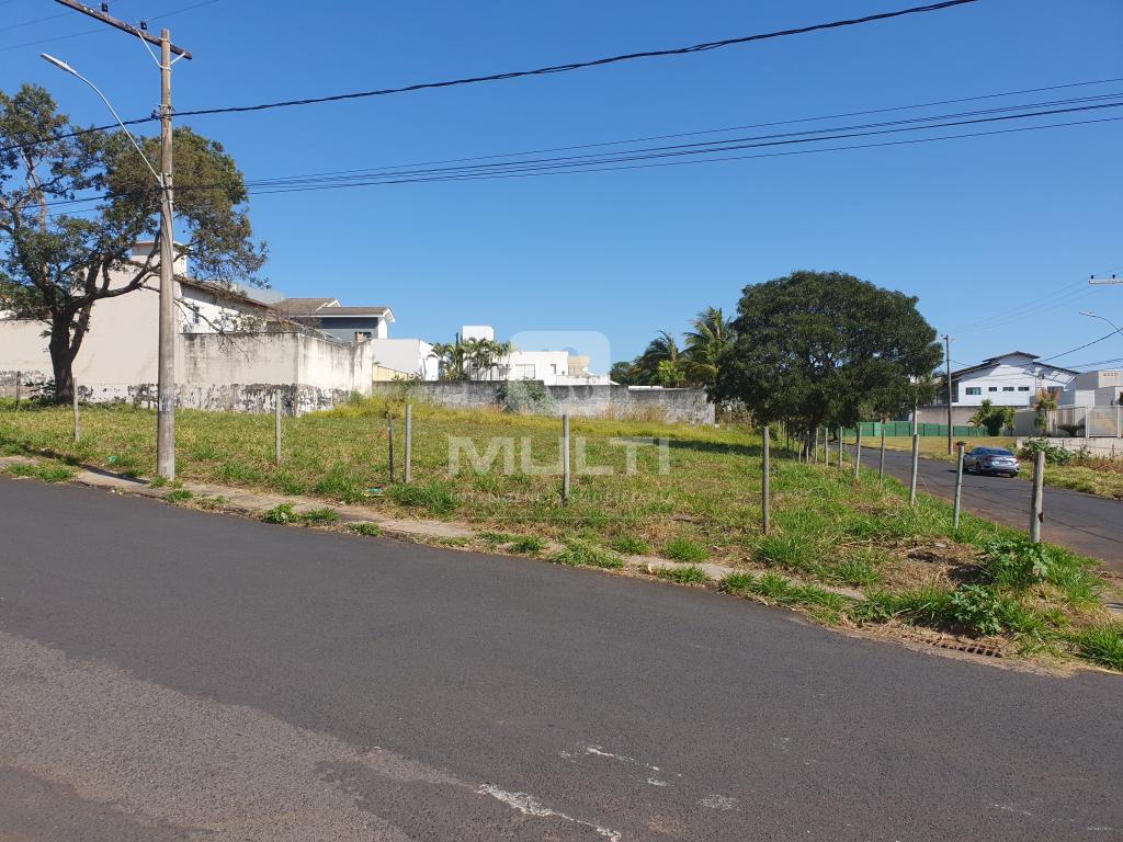 Terreno à venda com 1 quarto, 961m² - Foto 1