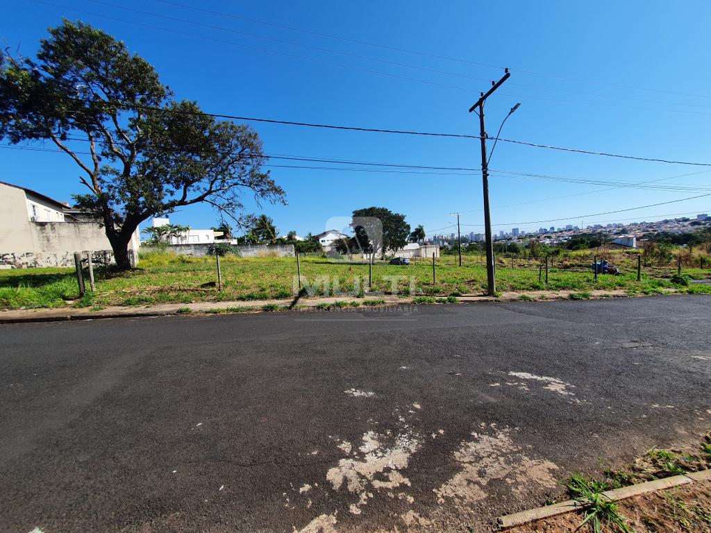 Terreno à venda com 1 quarto, 961m² - Foto 3