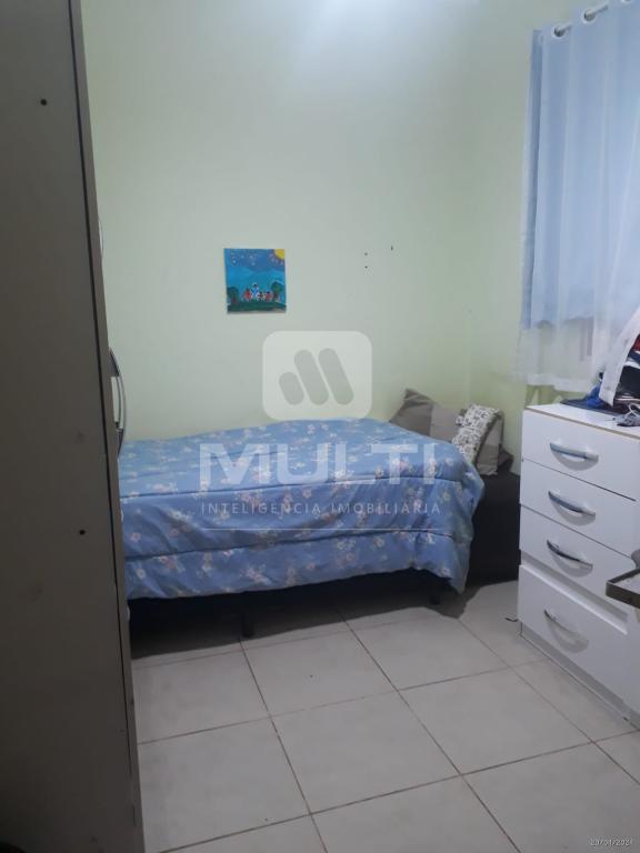 Casa à venda com 3 quartos, 136m² - Foto 1
