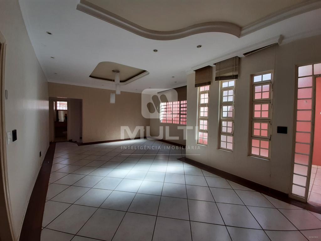 Casa à venda com 3 quartos, 229m² - Foto 2