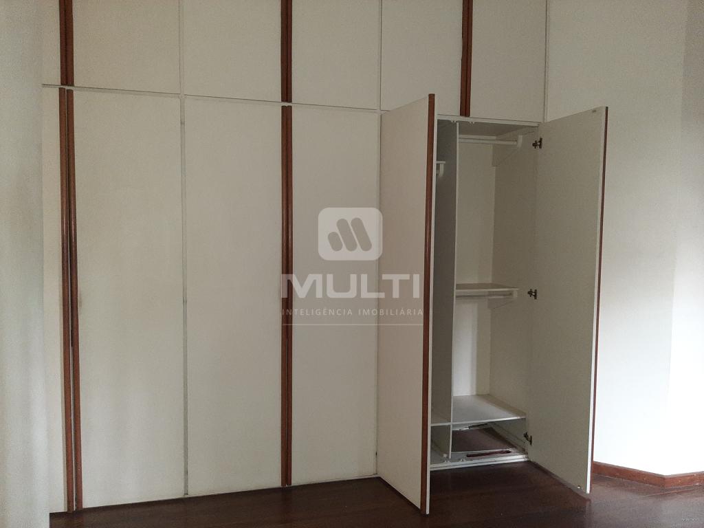 Casa à venda com 3 quartos, 229m² - Foto 4