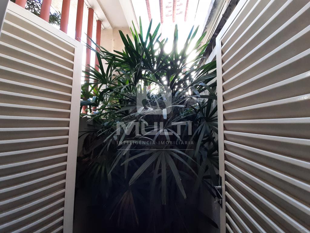 Casa à venda com 3 quartos, 229m² - Foto 7