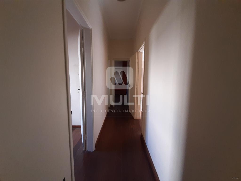 Casa à venda com 3 quartos, 229m² - Foto 8