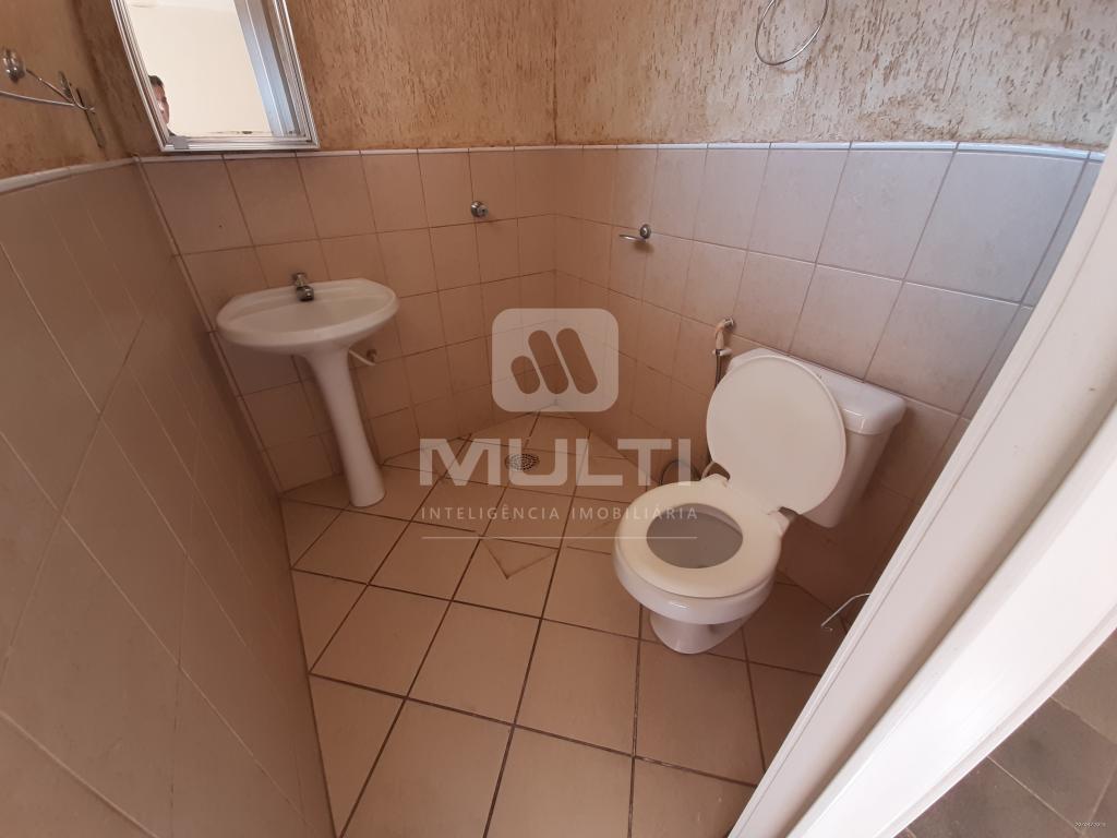 Casa à venda com 3 quartos, 229m² - Foto 18
