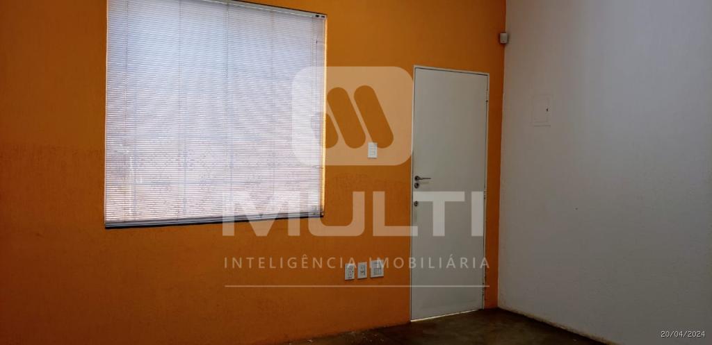 Casa à venda com 3 quartos, 357m² - Foto 2