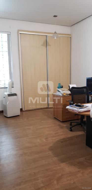Casa à venda com 3 quartos, 357m² - Foto 17