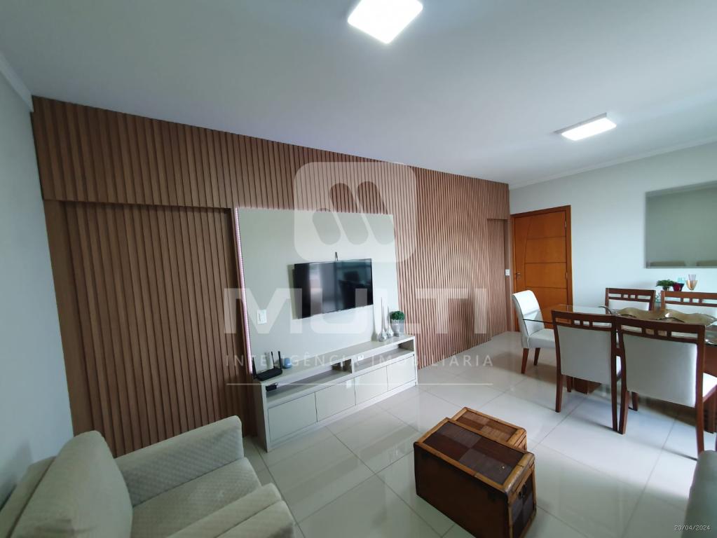Apartamento à venda com 3 quartos, 94m² - Foto 2