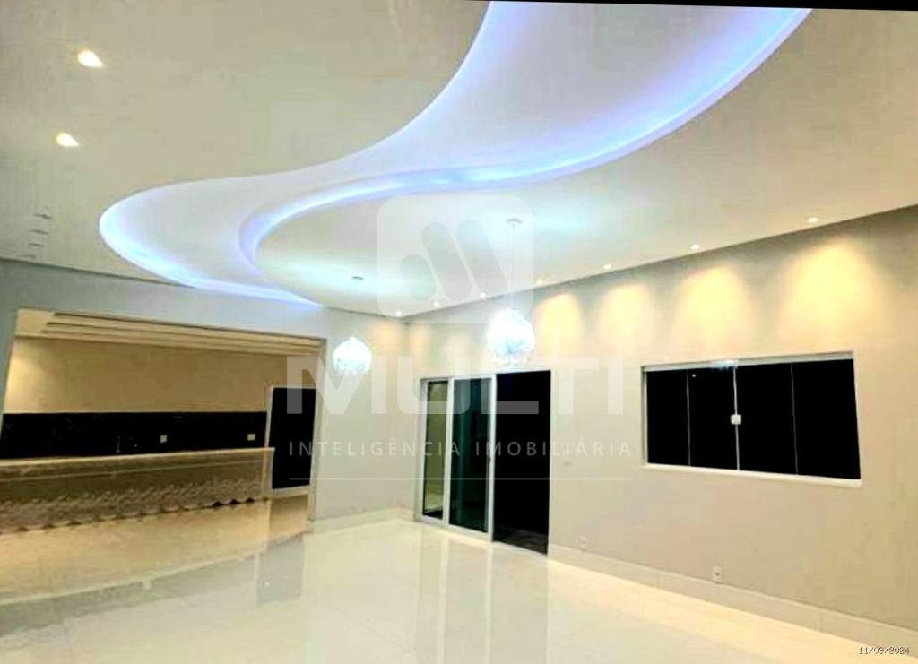 Casa à venda com 3 quartos, 220m² - Foto 1