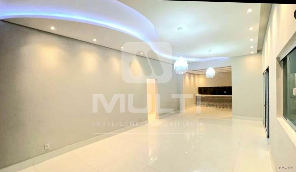 Casa à venda com 3 quartos, 220m² - Foto 2