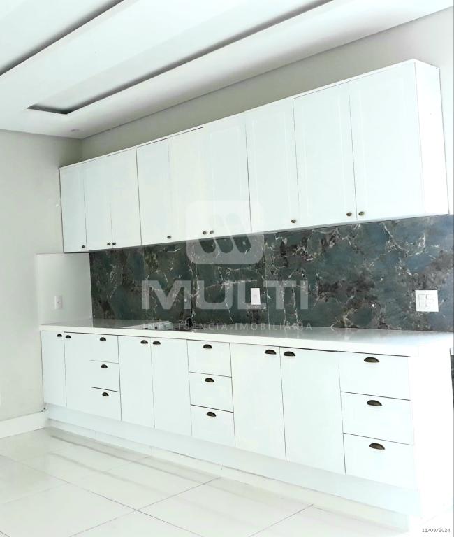 Casa à venda com 3 quartos, 220m² - Foto 5