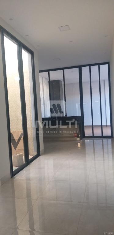 Casa à venda com 3 quartos, 200m² - Foto 1