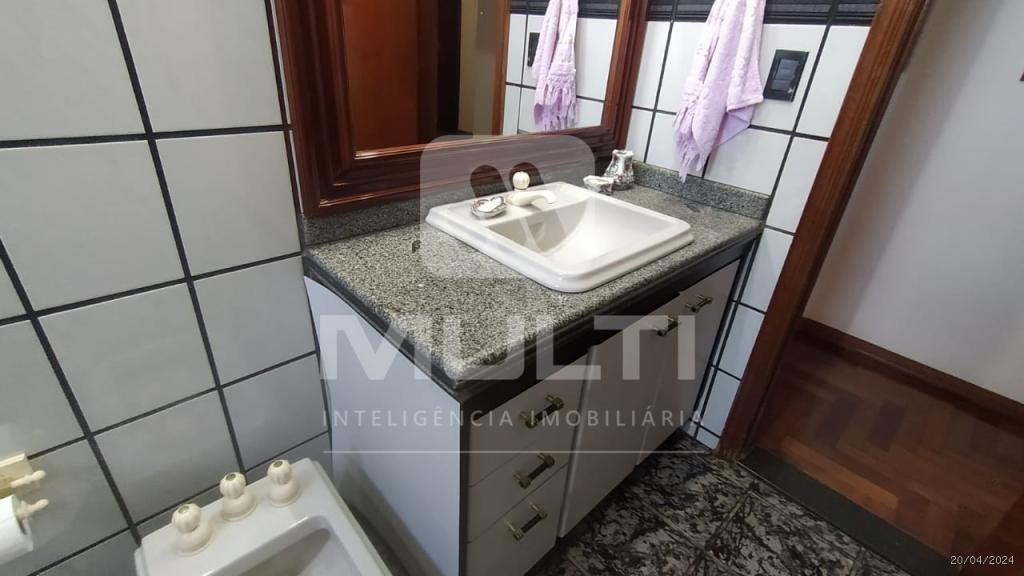 Casa à venda com 3 quartos, 370m² - Foto 2