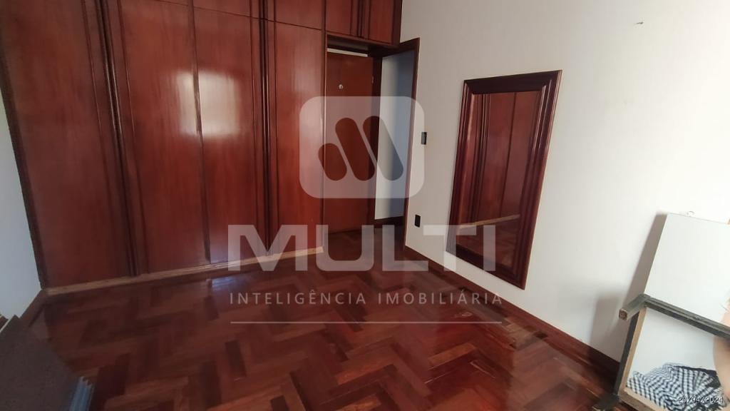 Casa à venda com 3 quartos, 370m² - Foto 4