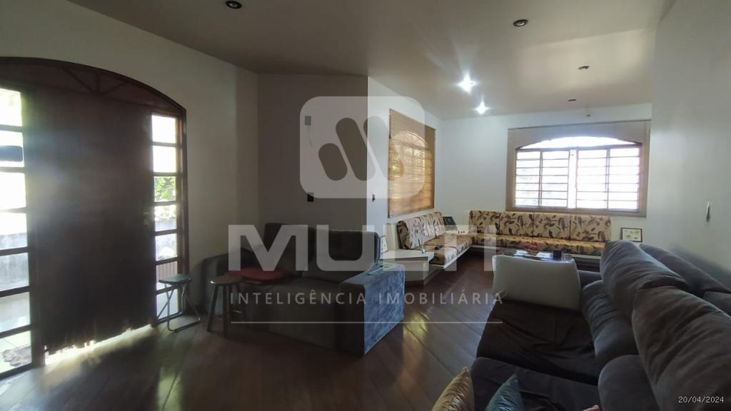 Casa à venda com 3 quartos, 370m² - Foto 6