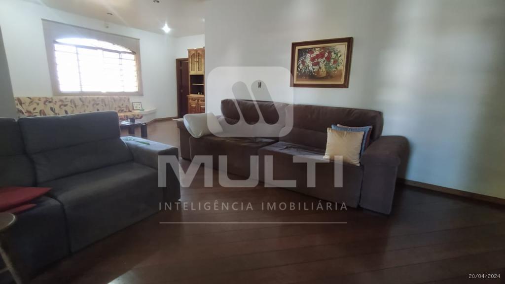 Casa à venda com 3 quartos, 370m² - Foto 8
