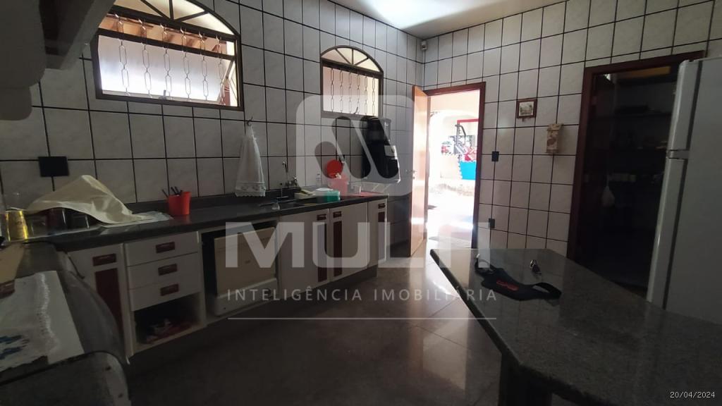 Casa à venda com 3 quartos, 370m² - Foto 12