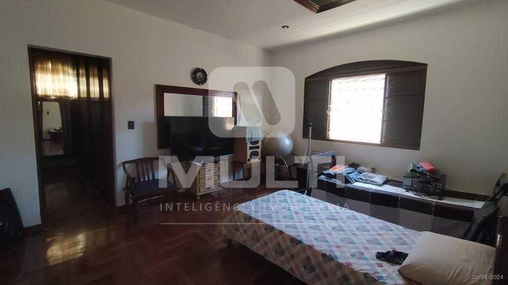 Casa à venda com 3 quartos, 370m² - Foto 18