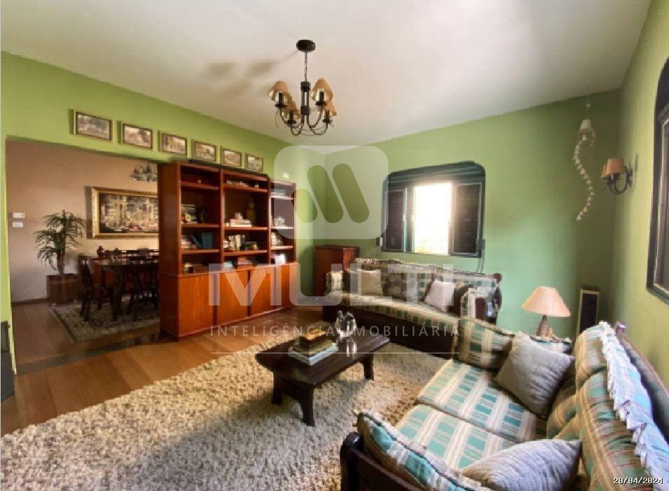 Casa à venda com 3 quartos, 270m² - Foto 1