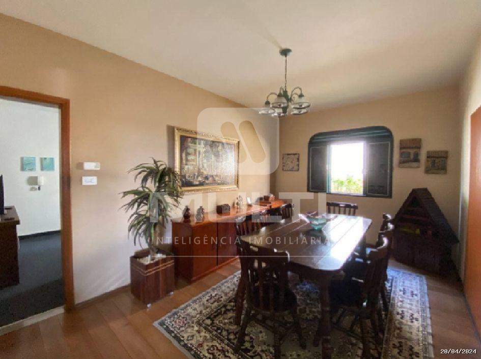 Casa à venda com 3 quartos, 270m² - Foto 4
