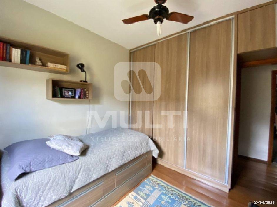 Casa à venda com 3 quartos, 270m² - Foto 9