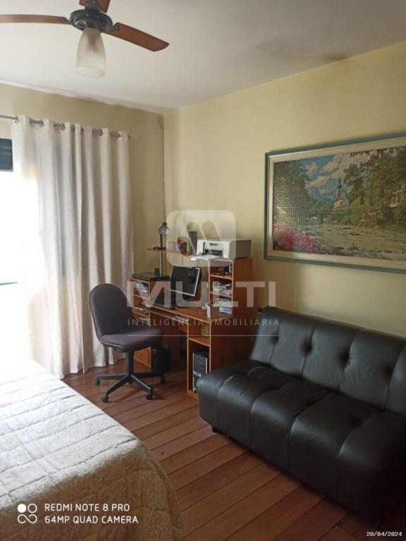 Casa à venda com 3 quartos, 270m² - Foto 11