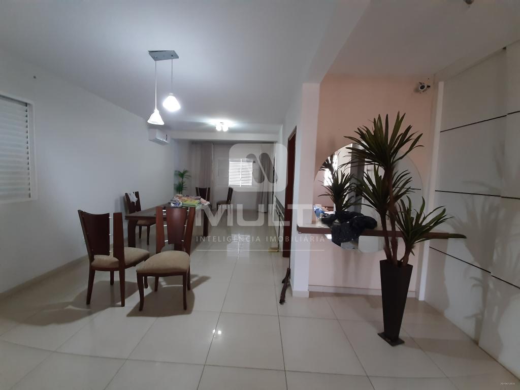 Casa à venda com 4 quartos, 327m² - Foto 1