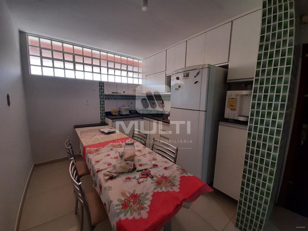 Casa à venda com 4 quartos, 327m² - Foto 8
