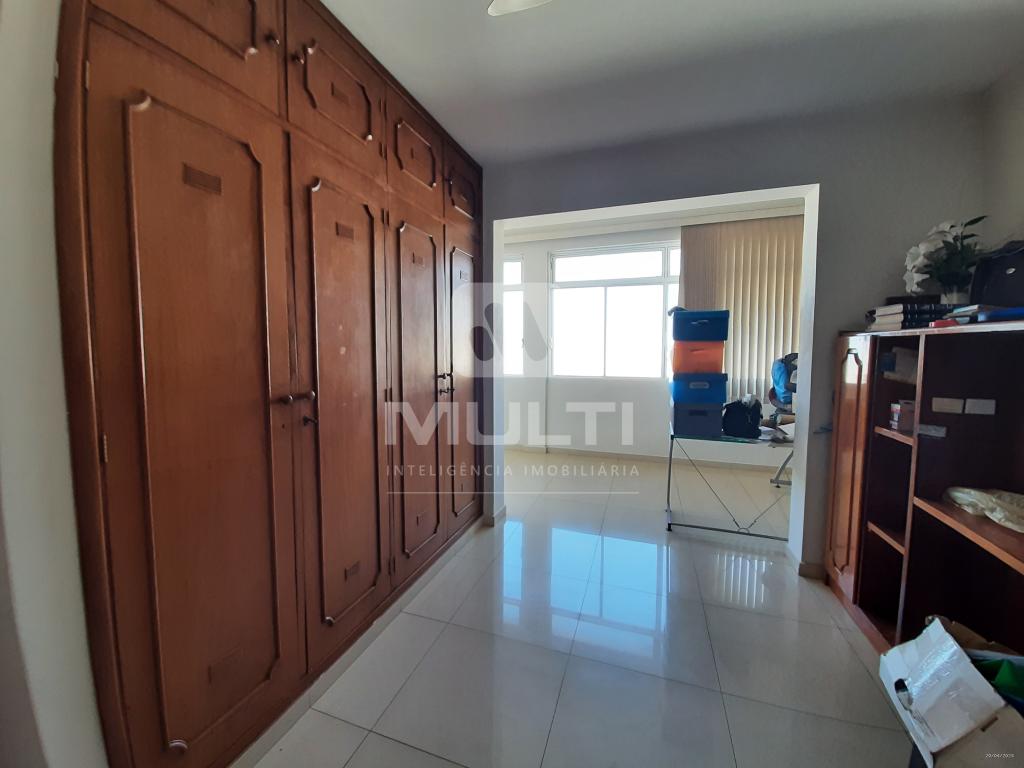 Casa à venda com 4 quartos, 327m² - Foto 11