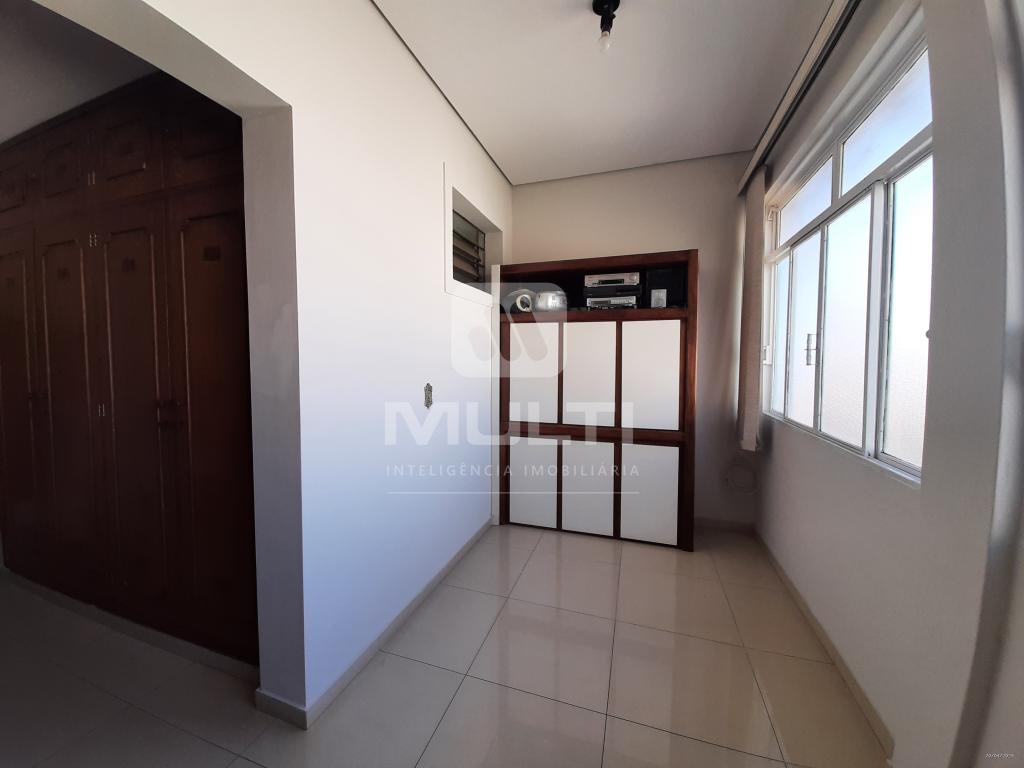 Casa à venda com 4 quartos, 327m² - Foto 12