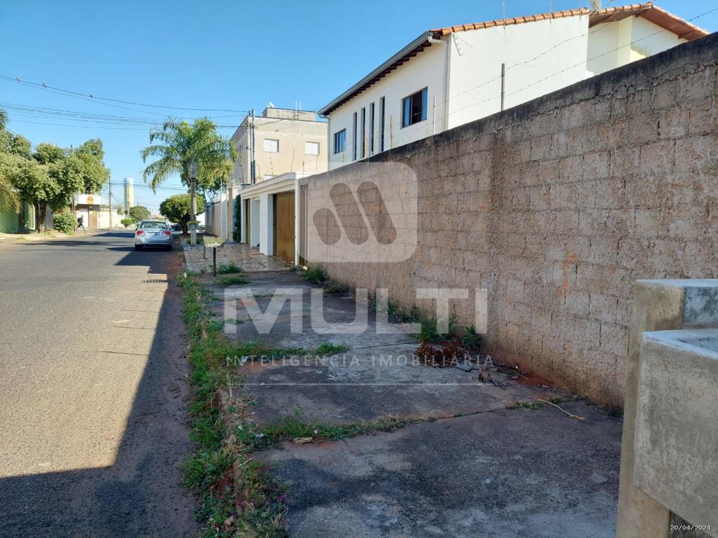 Terreno à venda com 1 quarto, 360m² - Foto 3