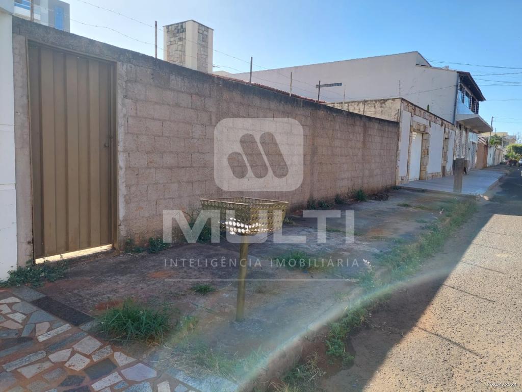 Terreno à venda com 1 quarto, 360m² - Foto 4