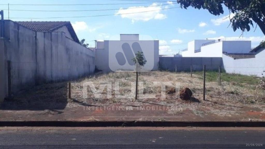 Terreno à venda com 1 quarto, 250m² - Foto 2