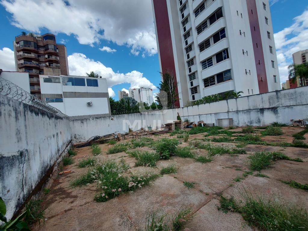Terreno à venda com 1 quarto, 400m² - Foto 1