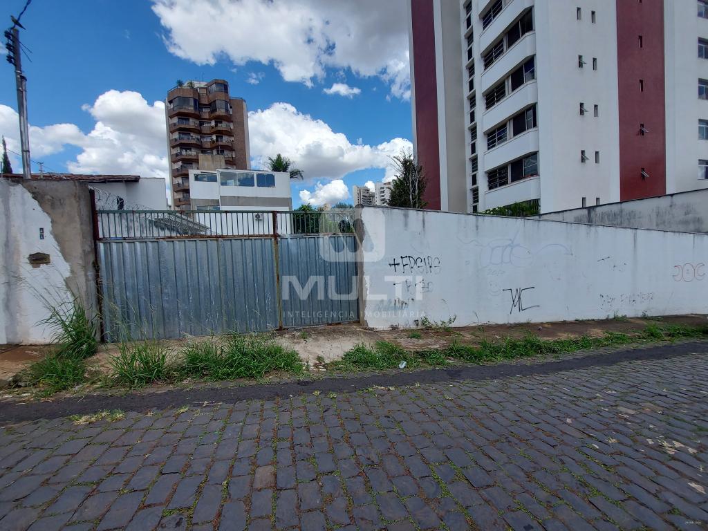 Terreno à venda com 1 quarto, 400m² - Foto 5