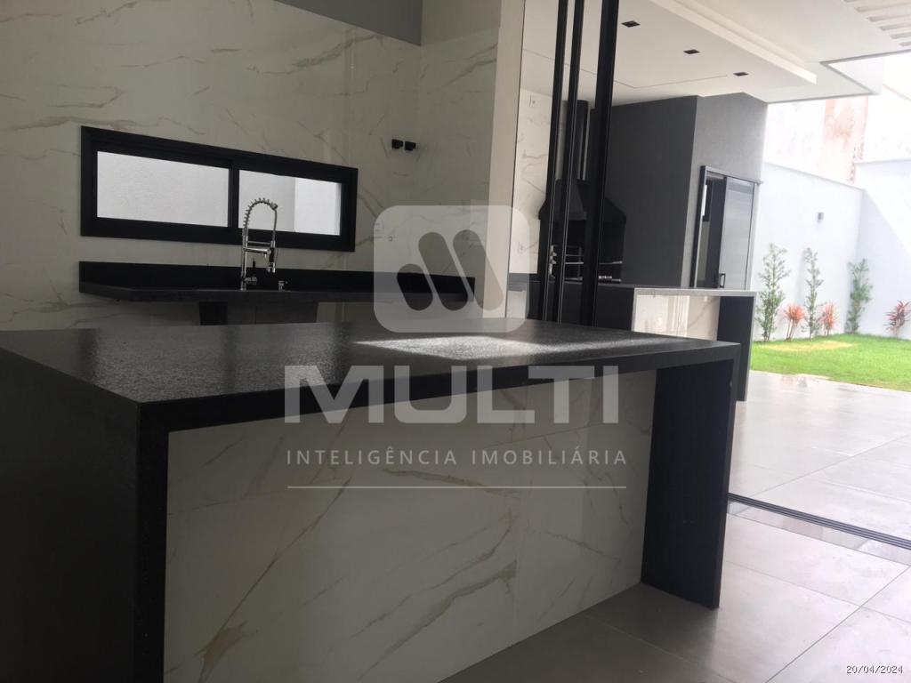 Casa à venda com 3 quartos, 159m² - Foto 3