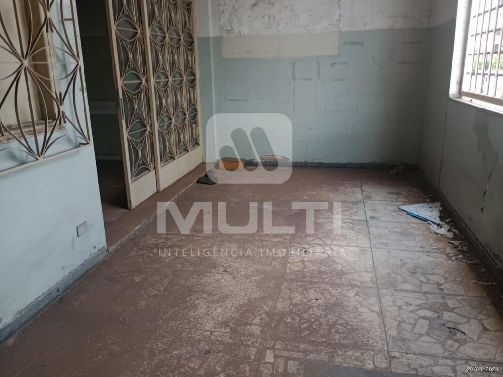 Casa à venda com 4 quartos, 280m² - Foto 2