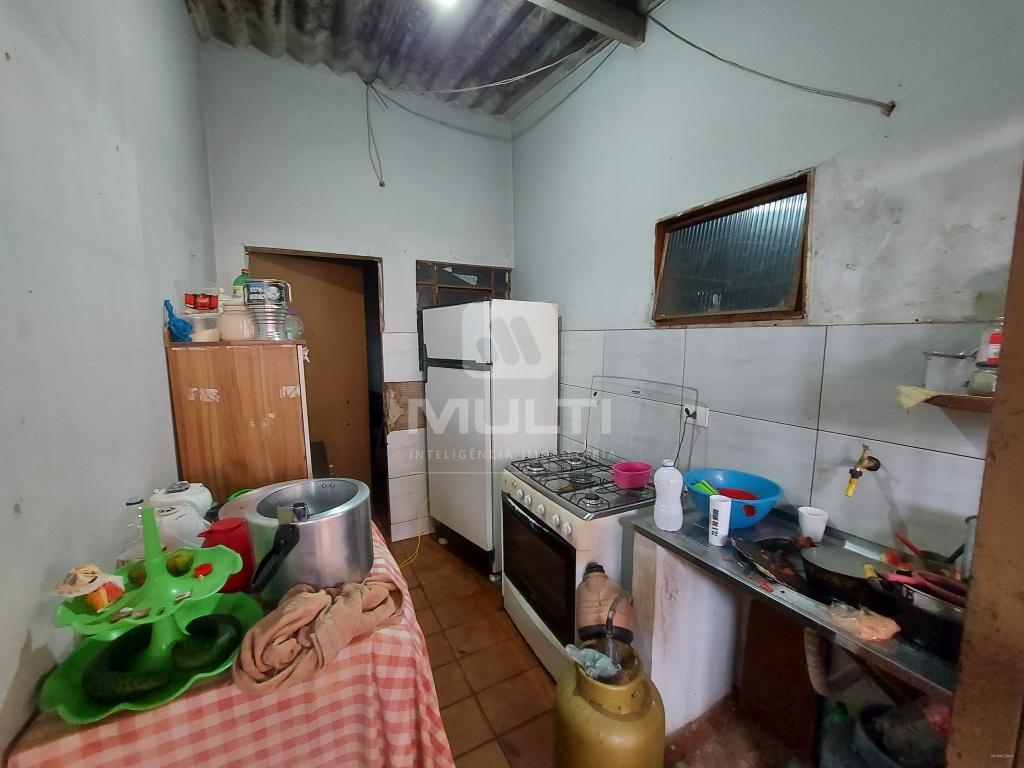 Casa à venda com 2 quartos, 151m² - Foto 3