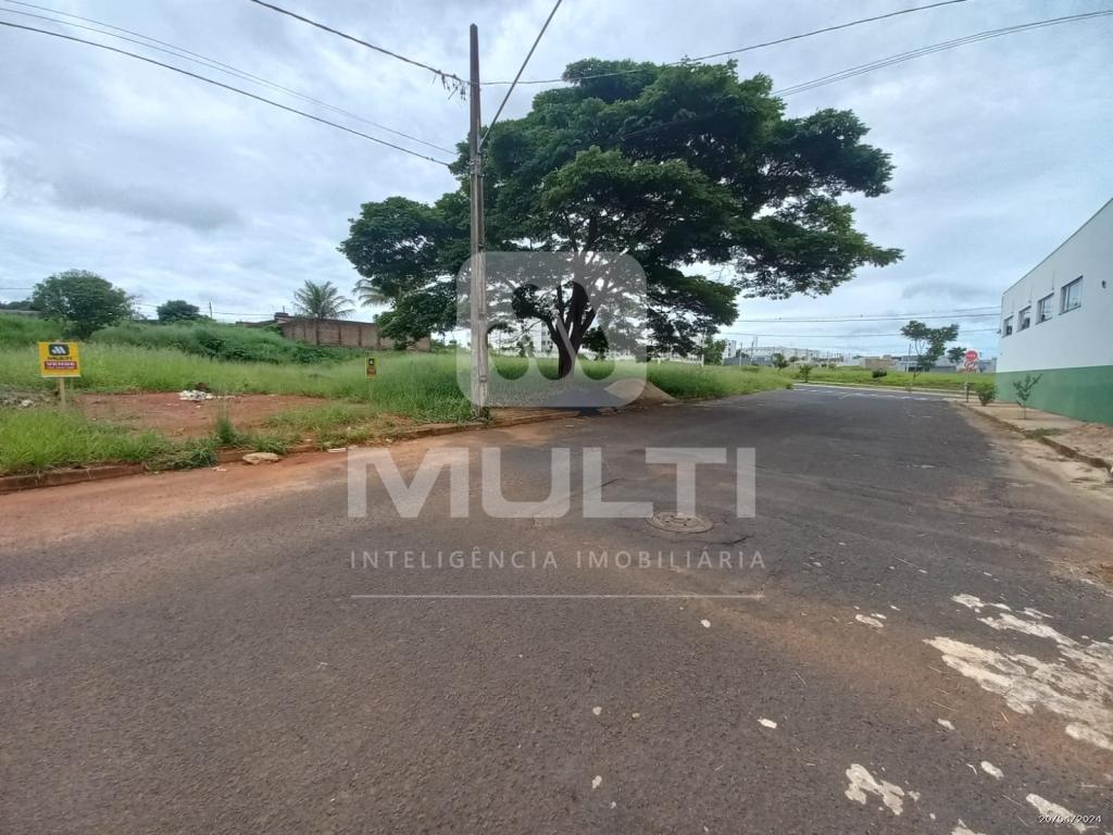 Terreno à venda com 1 quarto, 360m² - Foto 3