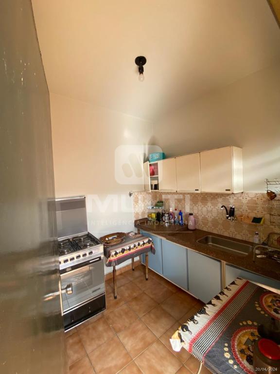 Casa à venda com 3 quartos, 195m² - Foto 1