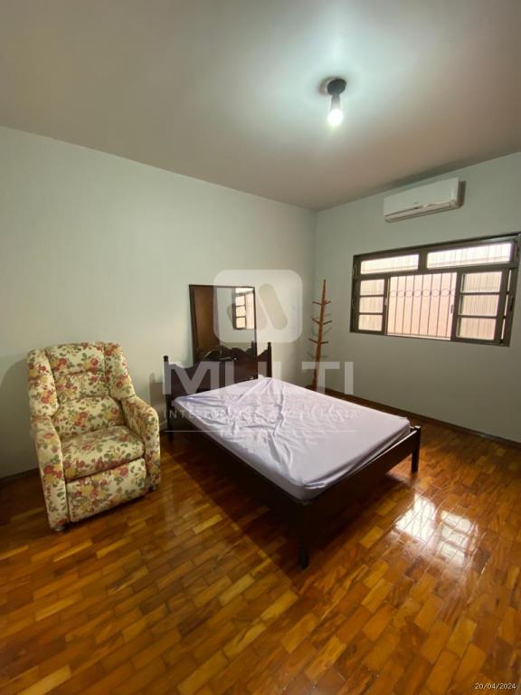 Casa à venda com 3 quartos, 195m² - Foto 2