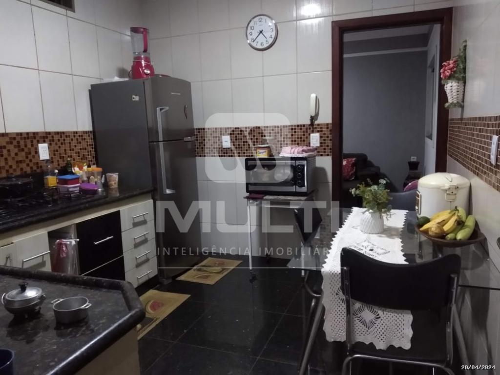 Casa à venda com 3 quartos, 105m² - Foto 1