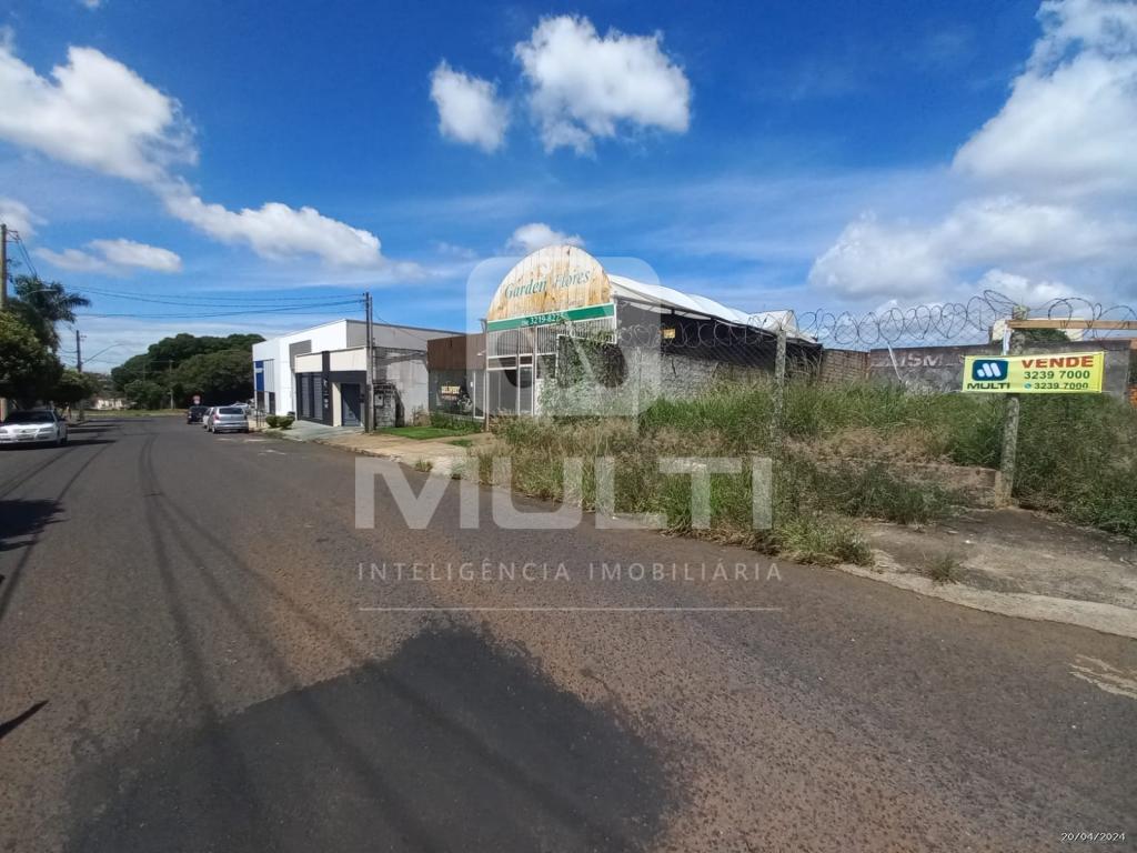 Terreno à venda com 1 quarto, 360m² - Foto 3