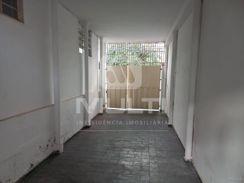Casa à venda com 3 quartos, 180m² - Foto 1