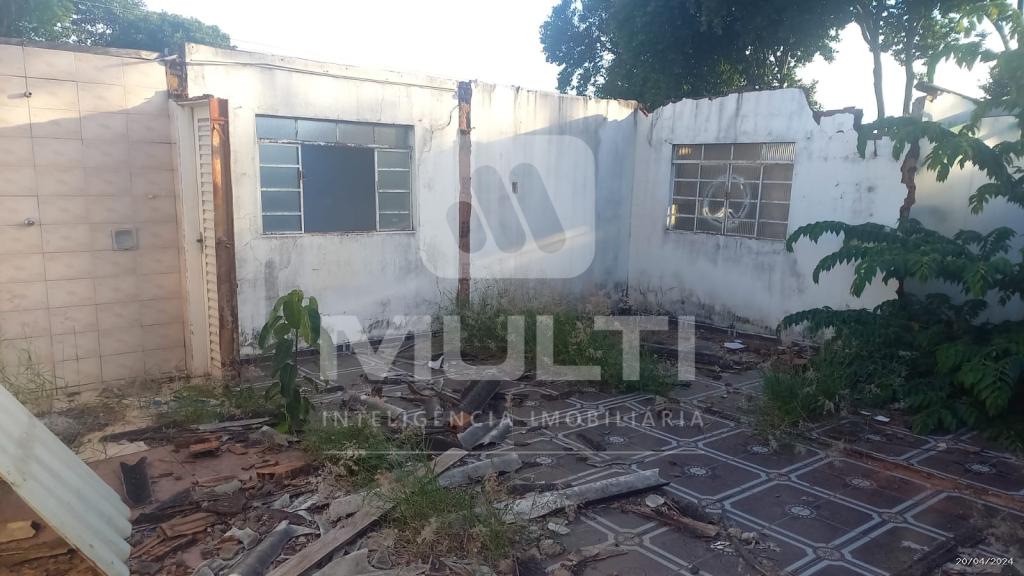 Casa à venda com 2 quartos, 291m² - Foto 1