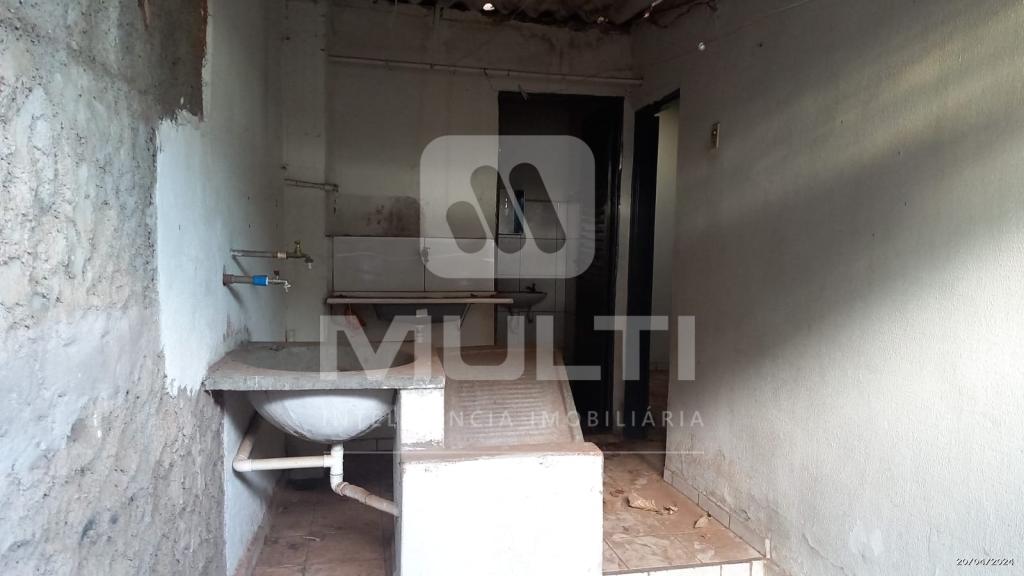 Casa à venda com 2 quartos, 291m² - Foto 9