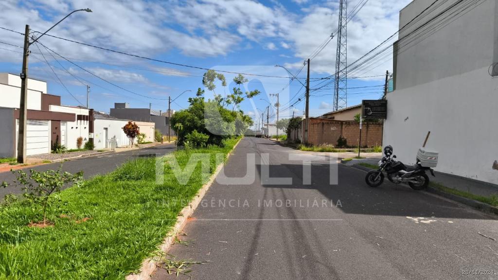 Terreno à venda com 1 quarto, 250m² - Foto 3