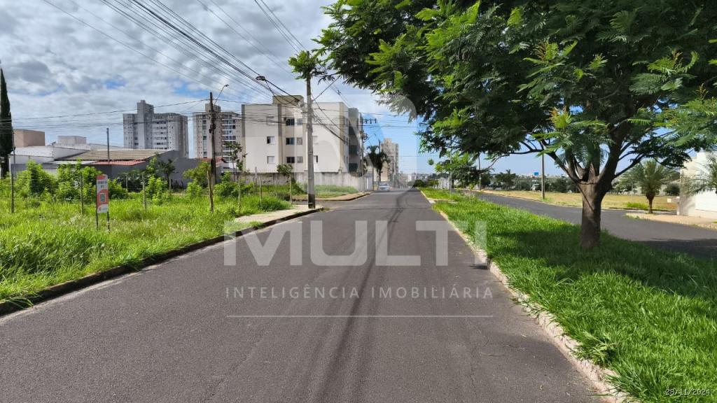 Terreno à venda com 1 quarto, 250m² - Foto 4