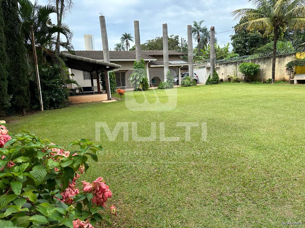 Casa à venda com 3 quartos, 250m² - Foto 1