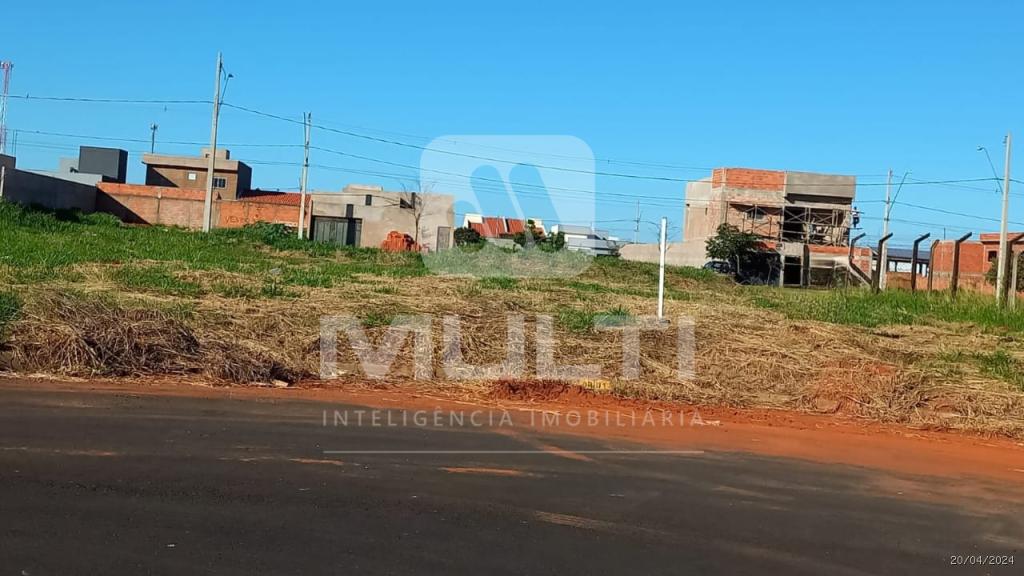 Terreno à venda com 1 quarto, 252m² - Foto 1