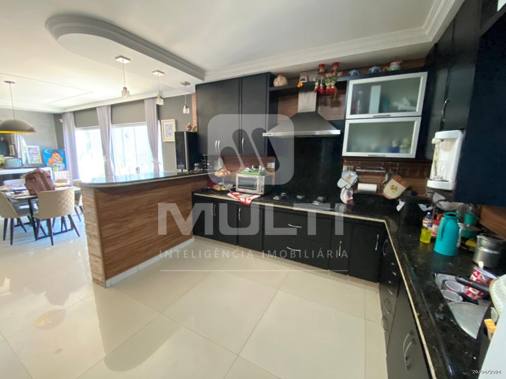 Casa, 3 quartos, 202 m² - Foto 8